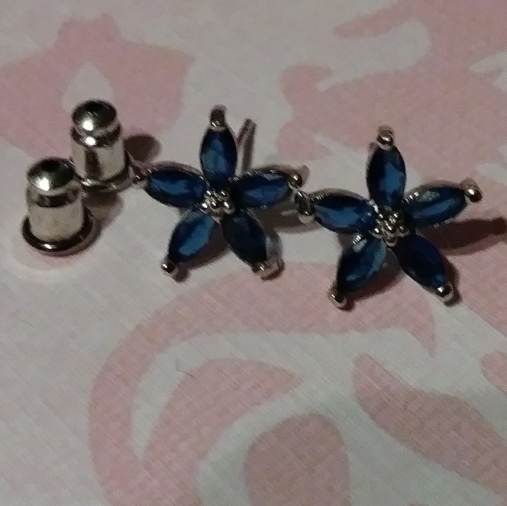 Sapphire flower studs
